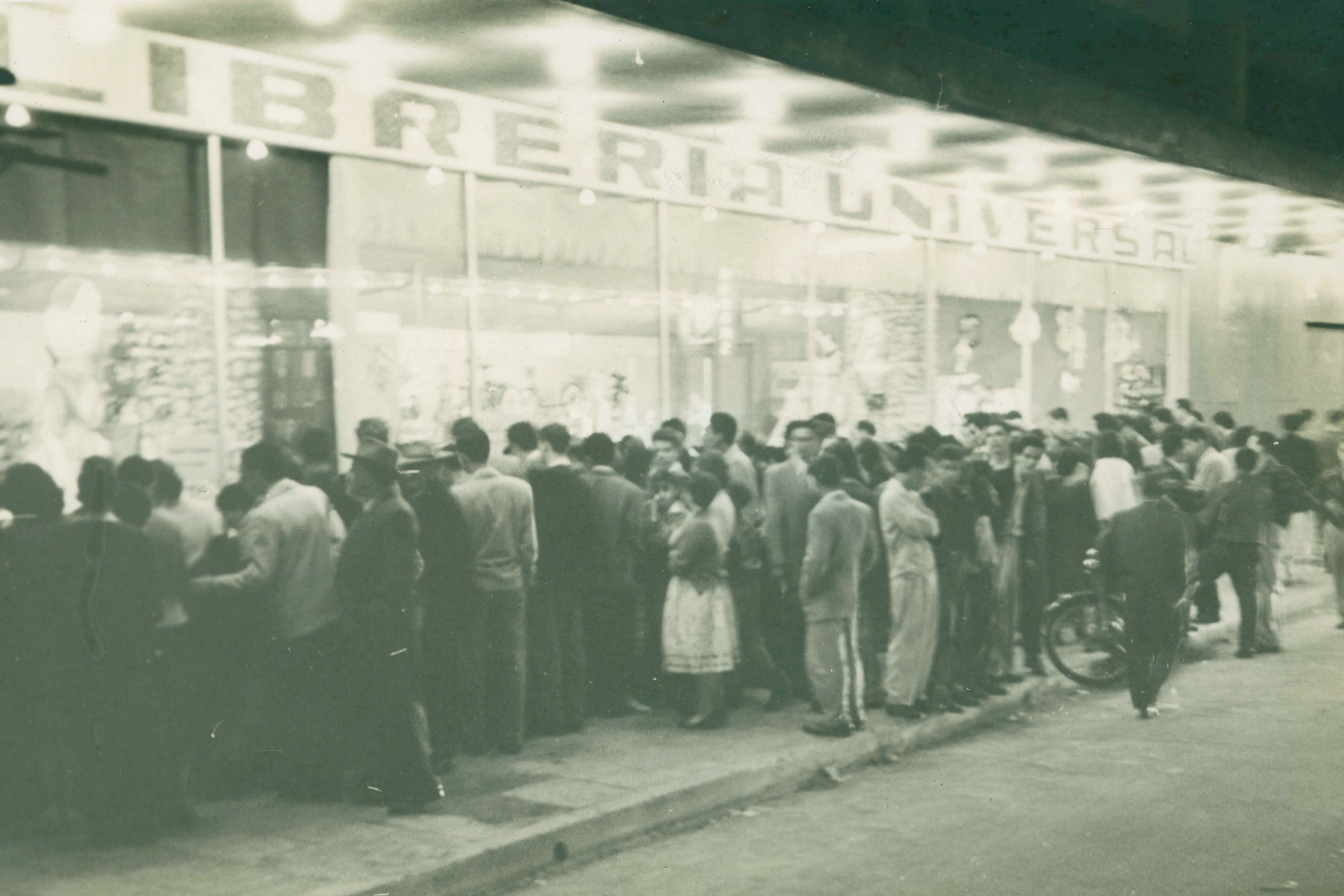 Universal: 100 años de soñar frente a la vitrina