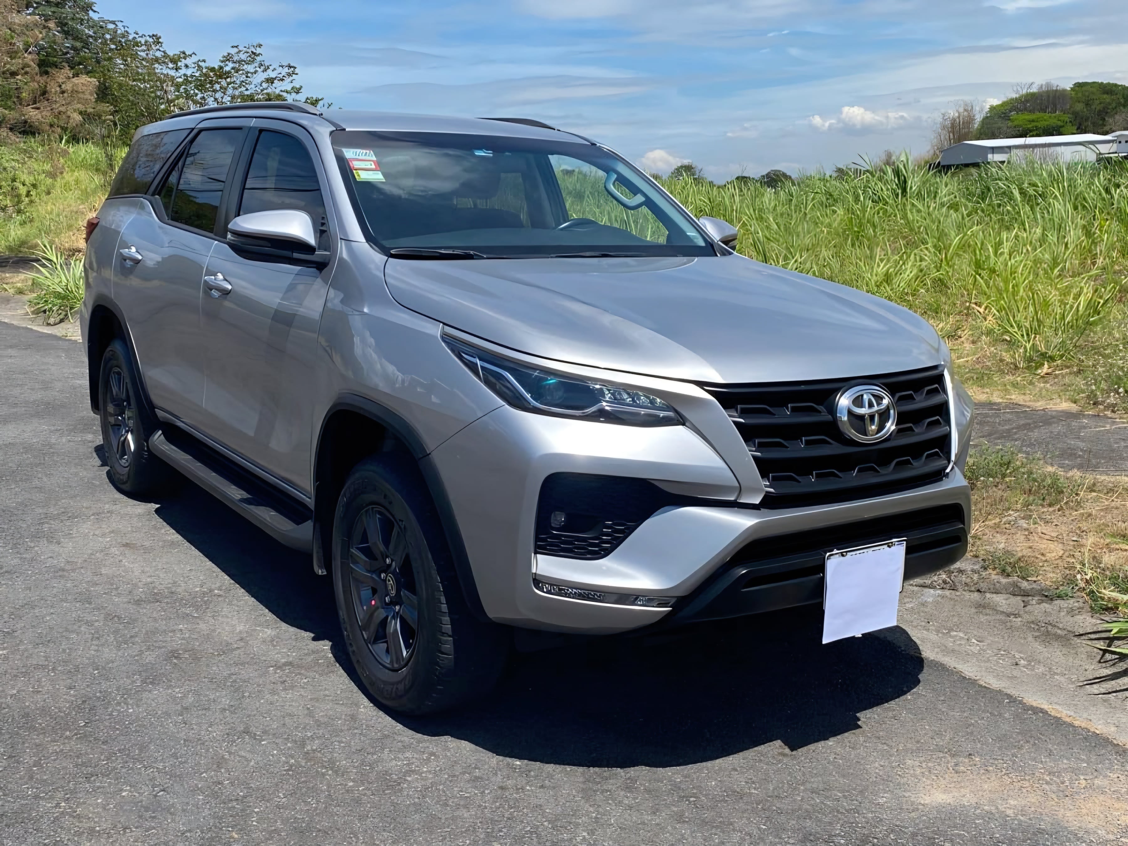 Toyota Fortuner 2022 incluida en remate de Acnur.