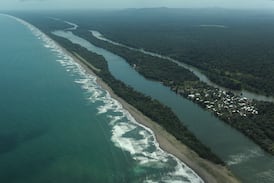 Así ven los ticos el costo de vacacionar en Costa Rica y el impacto del precio del dólar en el turismo