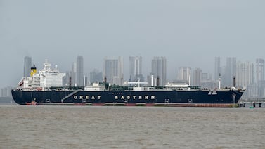 Irán vuelve a cerrar el estrecho de Ormuz y frena el alivio en los mercados petroleros