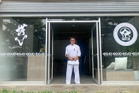 Disciplina de hierro, corazón de emprendedor: tras retirarse del mundo corporativo fundó una academia avanzada de karate en Escazú