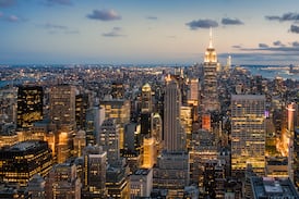 Precios en Estados Unidos resisten impacto de aranceles y cierran el año con variación del 2,7%