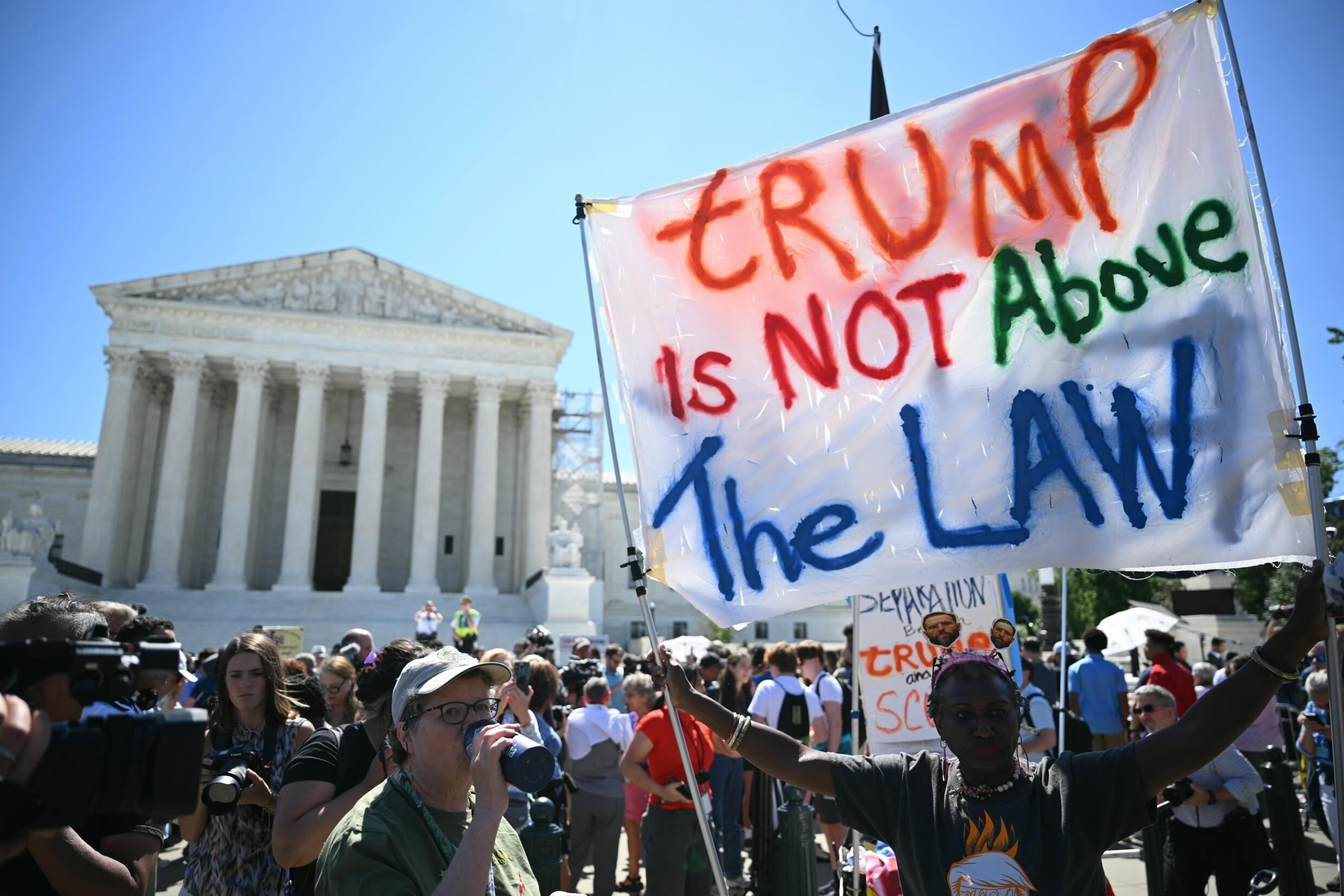 Si Donald Trump llegará a ganar la elección, podría anular todos los procesos judiciales en su contra.