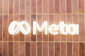 Mientras Meta despide a 10% de su planilla, California ordena plan para responder al impacto de la IA en el empleo