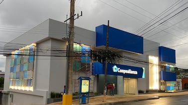 Dos cooperativas dejan el negocio financiero. ¿Conviene más una salida así que una intervención?