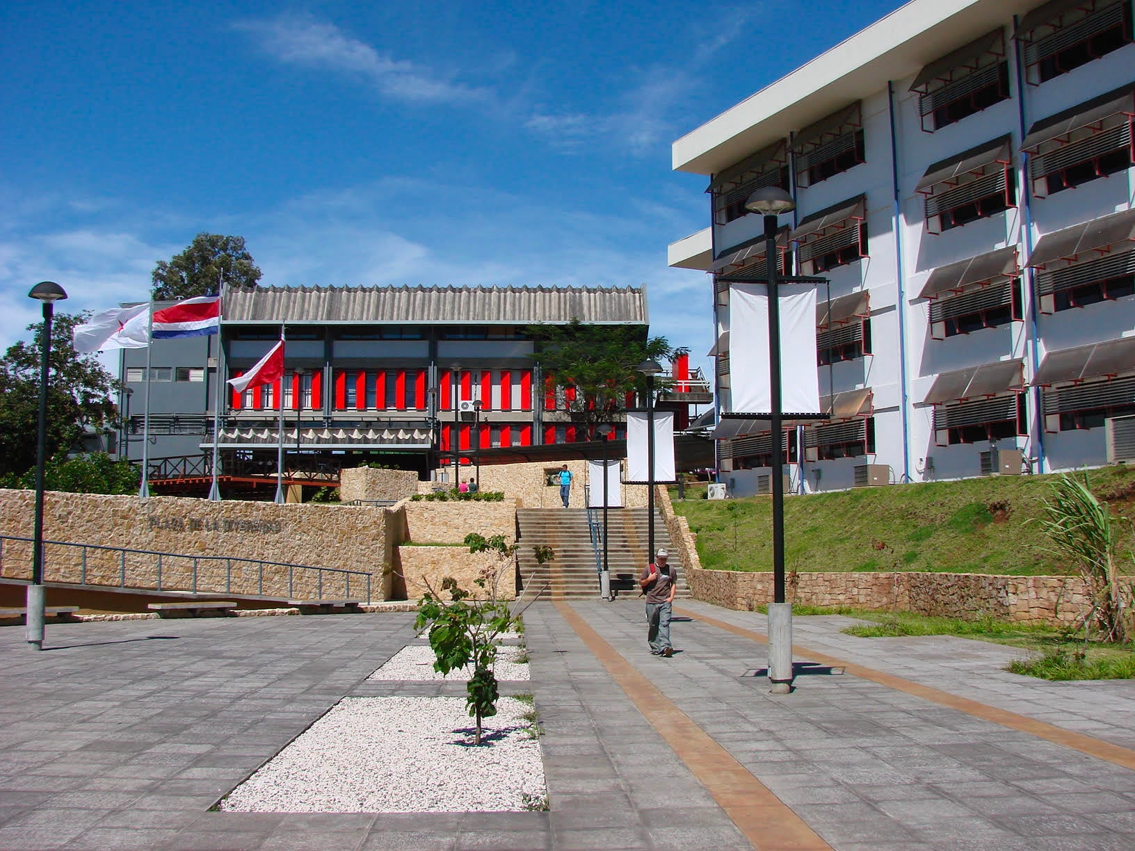 Fachada de la Universidad Nacional (UNA)