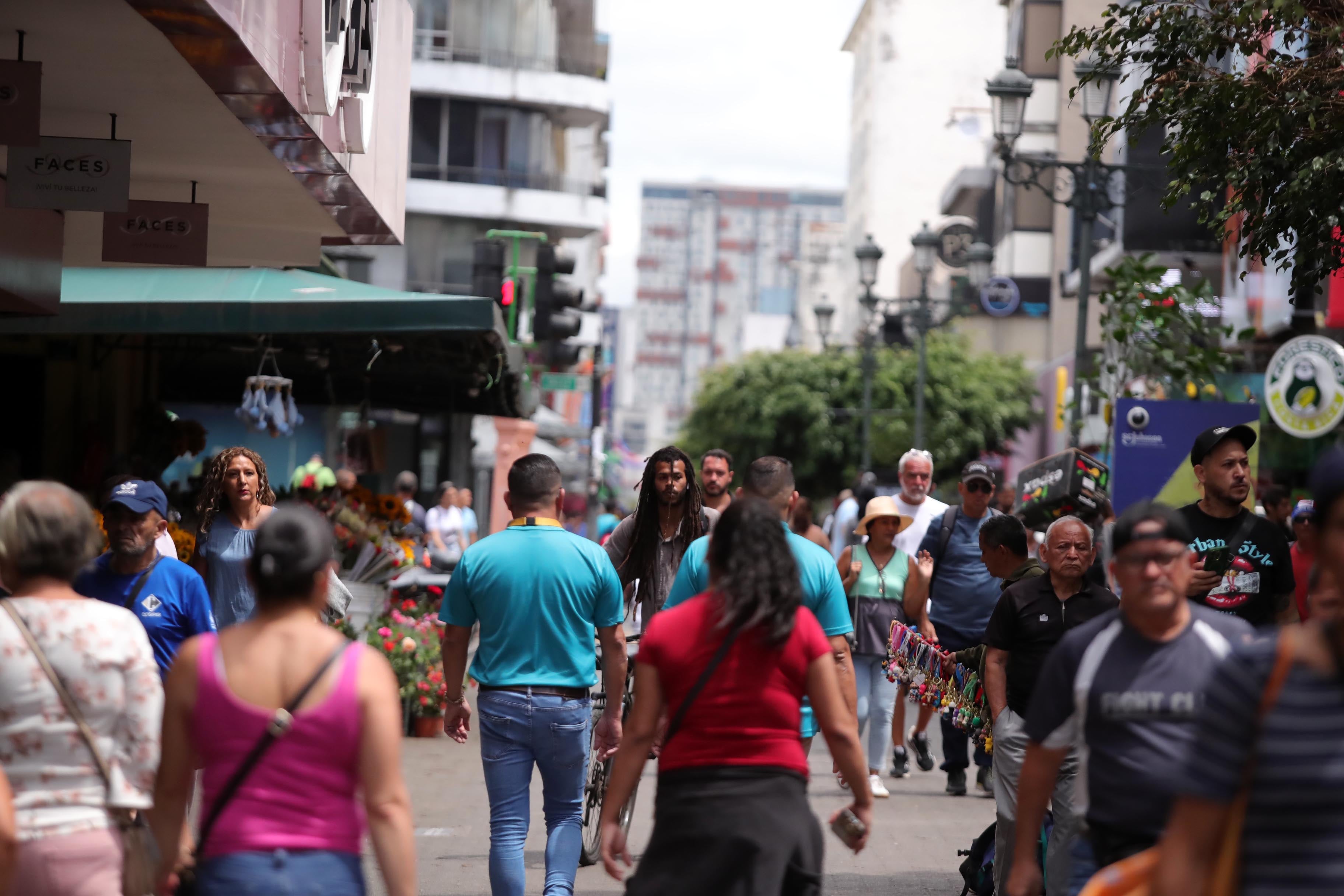 La población ocupada en Costa Rica se ubicó en 2.163.674 personas en el trimestre móvil que finalizó en agosto, de acuerdo con la Encuesta Continua de Empleo (ECE) del Instituto Nacional de Estadística y Censos (INEC), publicada este 2 de octubre.
