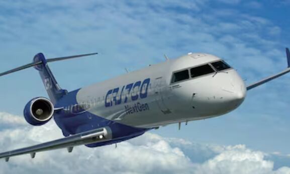 Jet regional Bombardier CRJ700 de PSA Airlines operado por American Airlines, modelo destacado por su capacidad para 78 pasajeros y diseño eficiente para vuelos regionales.