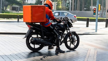 Repartidores motorizados en Australia tendrán salario superior al mínimo y seguro laboral
