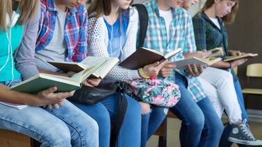 Retiran libros que cuentan historias de las comunidades LGTBI y afroamericana en Florida y Texas