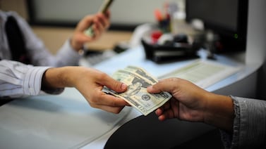 ¿Recibe salario en dólares? Conozca qué puede negociar con su patrono ante el impacto del tipo de cambio