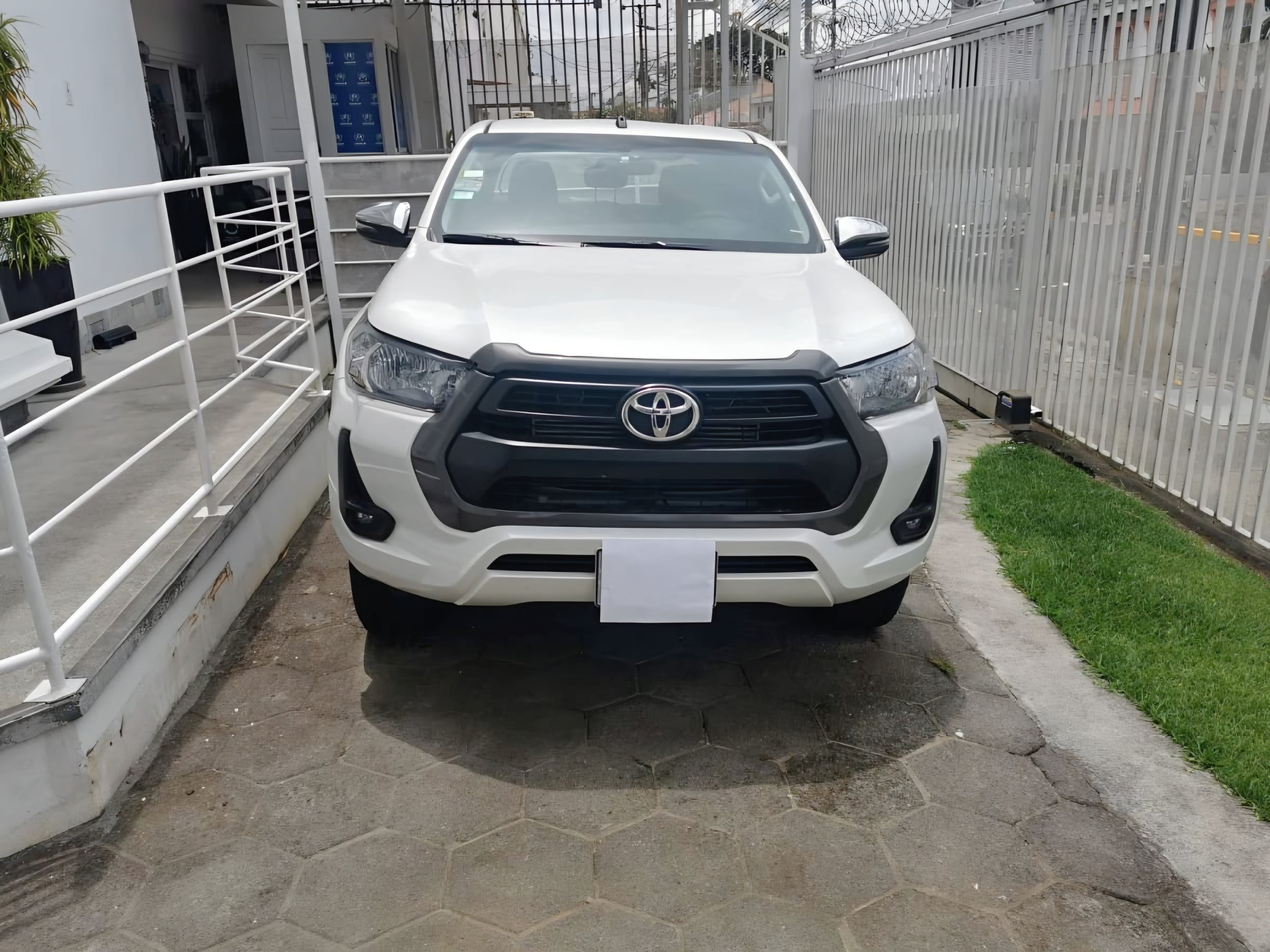 Toyota Hilux 2024 incluida en subasta de Acnur