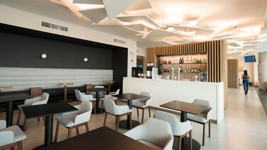 ¿Cuántas salas VIP hay en el Aeropuerto Juan Santamaría y cuánto cuesta ingresar a ellas?