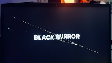 8 predicciones tecnológicas de Black Mirror que hoy son parte de nuestro mundo