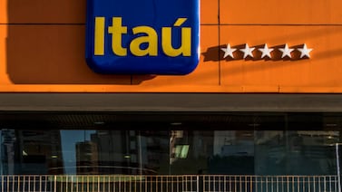Banco brasileño despide a 1.000 teletrabajadores; sindicato alega medida como arbitraria y deshumana