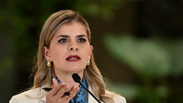 “Comunistas”, “vagabundos”, “canallas”, “vergüenza nacional”... el tono de Chaves sigue vivo con Laura Fernández