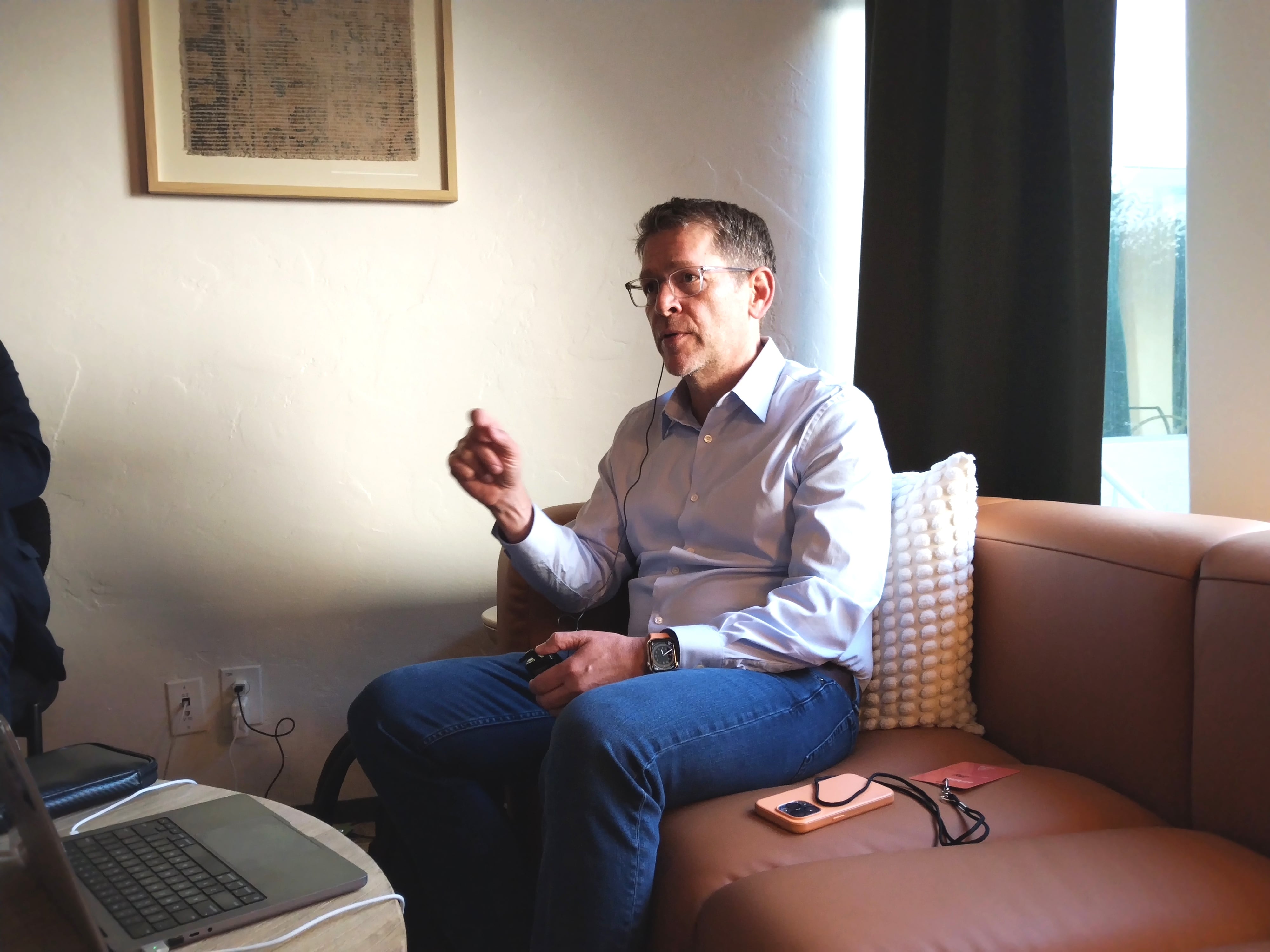 Jay Carney, Airbnb