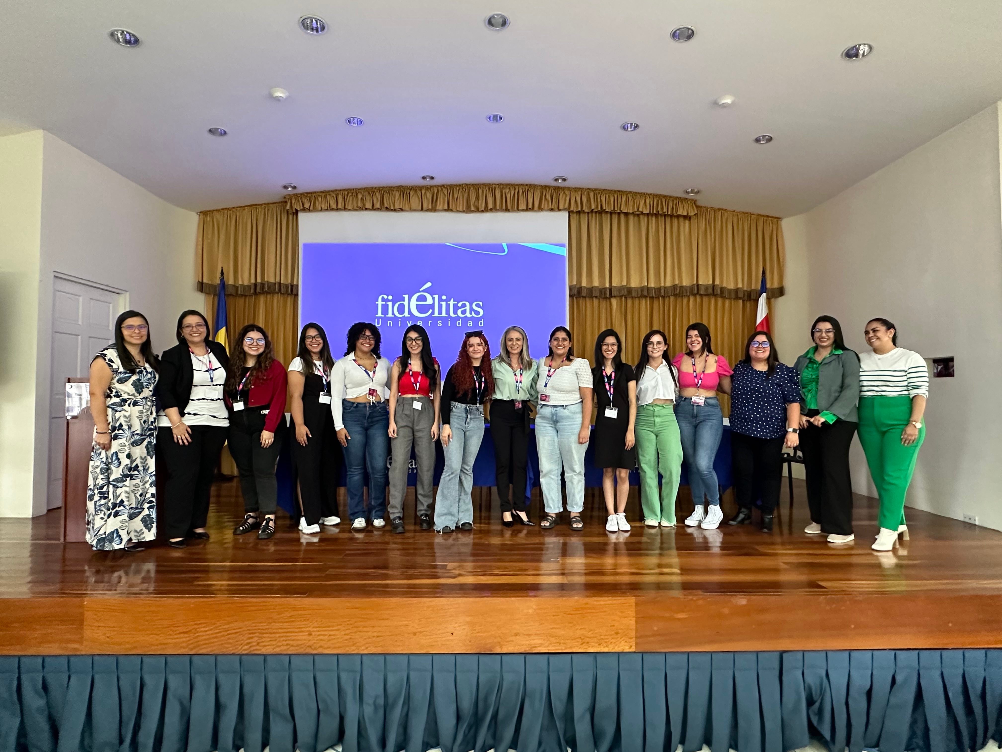 Fidelitas mujeres en tecnología