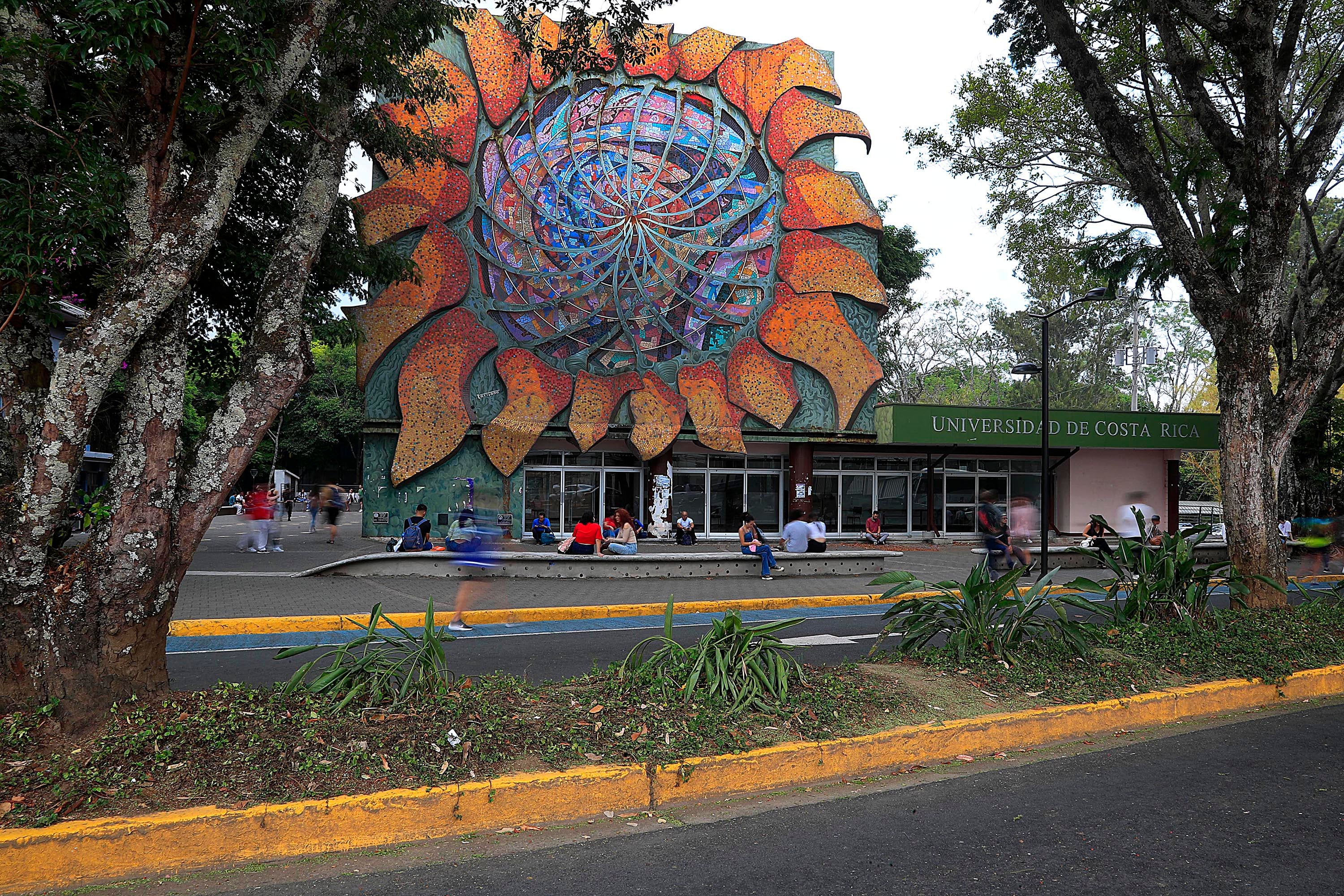 Fachada de la UCR
