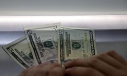 Caída del dólar golpea ingresos de Hacienda en medio de otros lastres fiscales