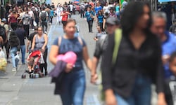 Costa Rica registra reducción de personas ocupadas; el empleo femenino sufre la mayor contracción