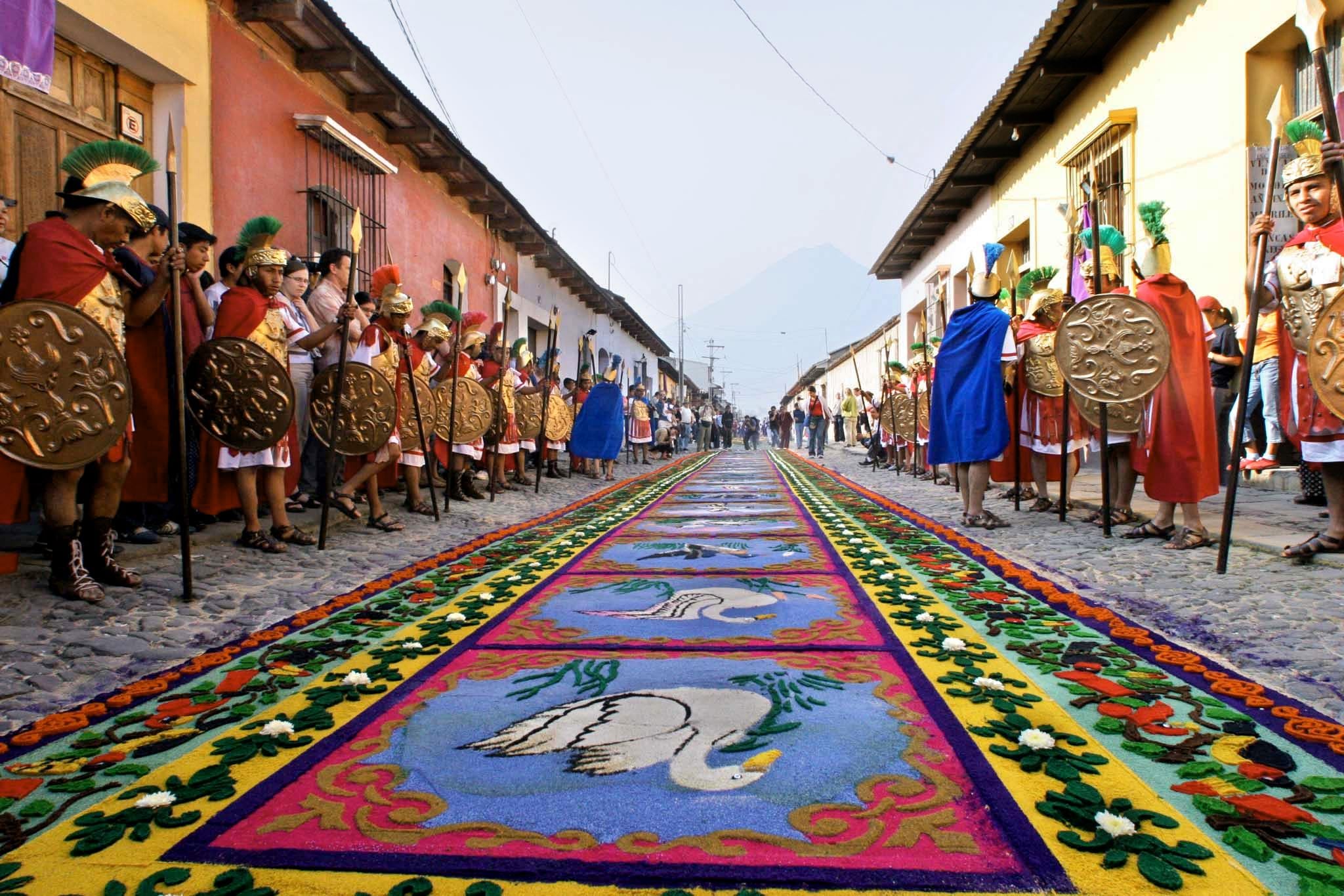 Antigua Guatemala destaca por sus actividades de Semana Santa.
