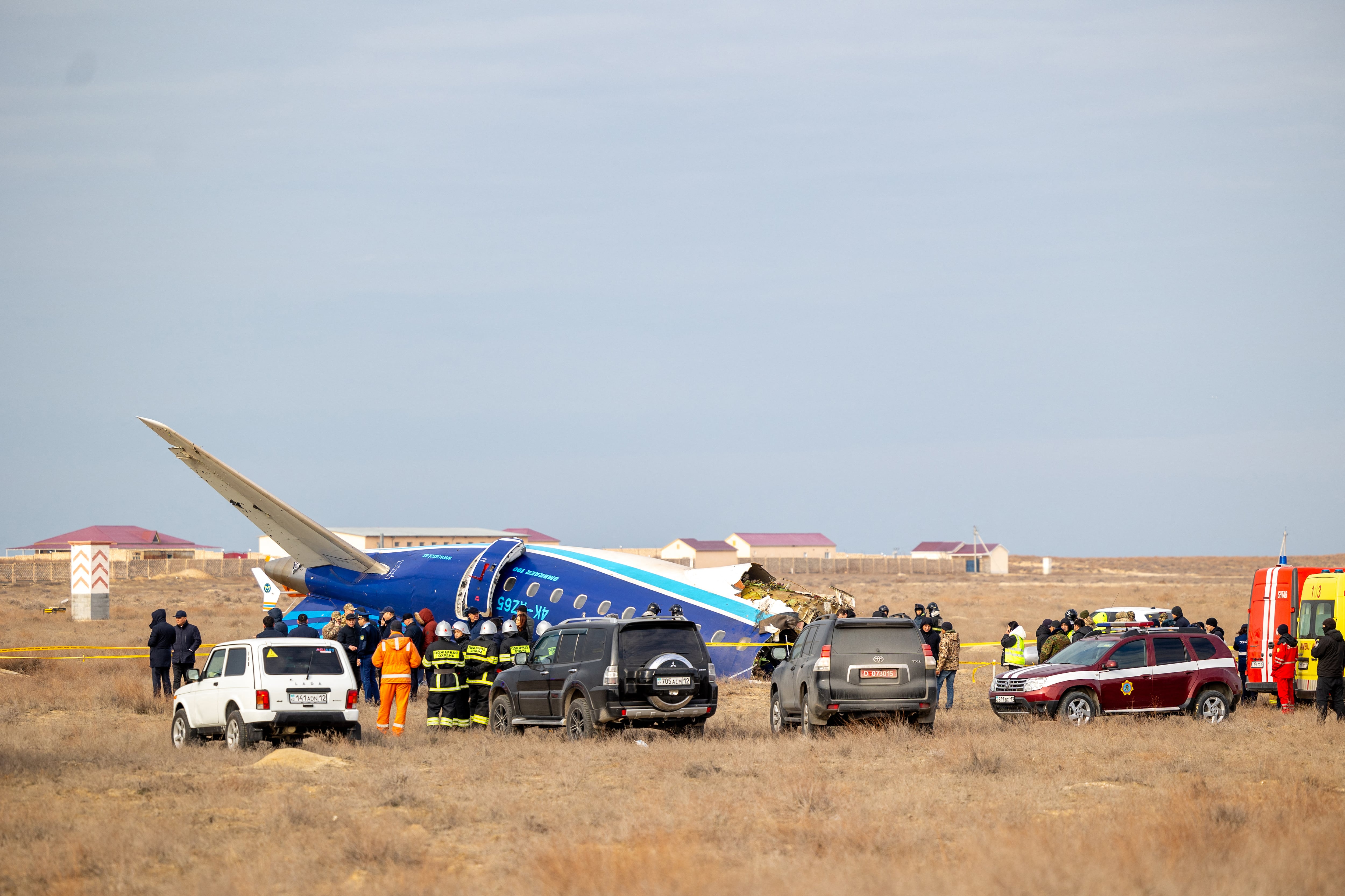 32 supervivientes y 35 probables muertos en accidente de avión en Kazajistán. AFP