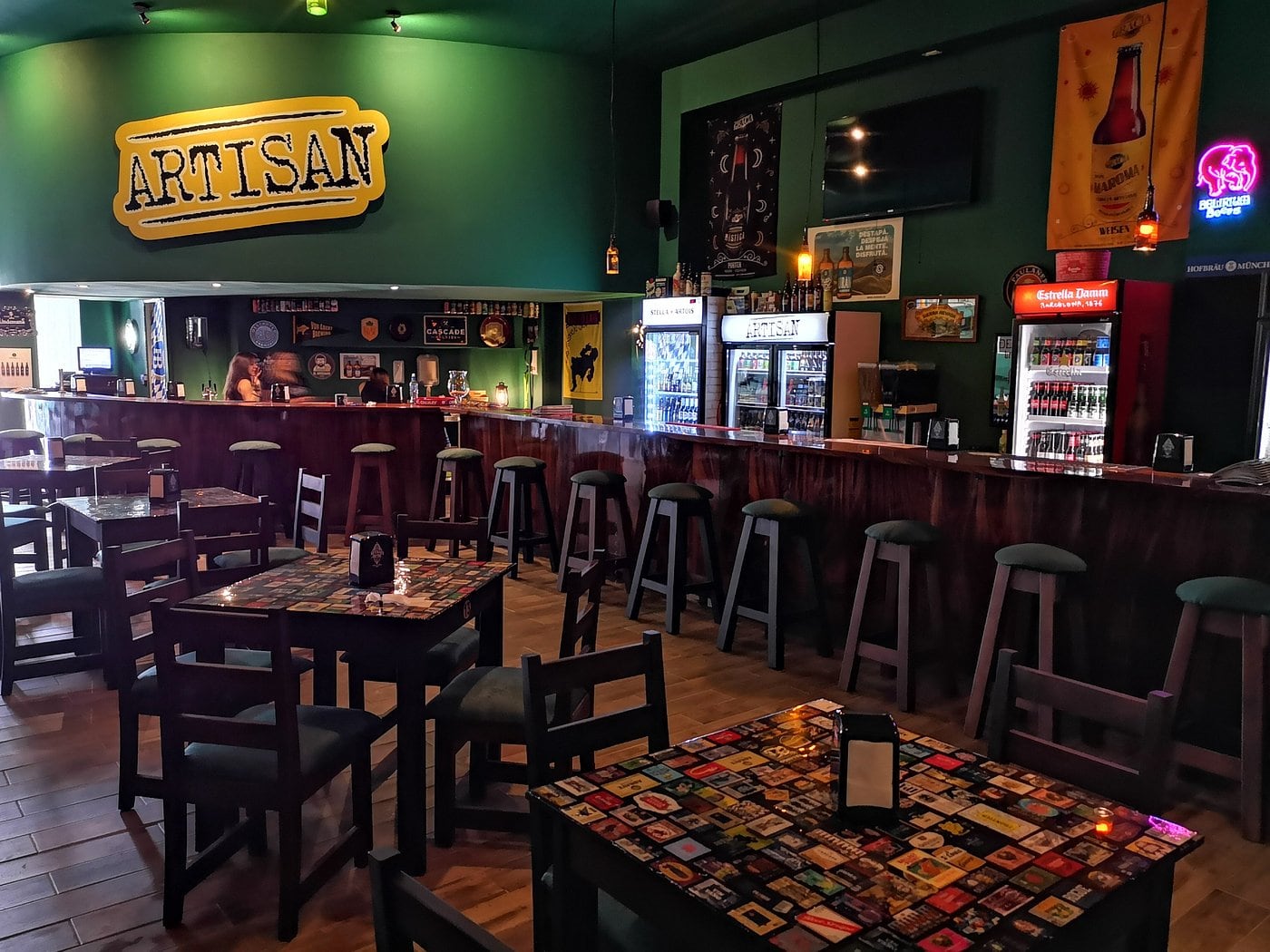 Artisan Brew Pub, local de Heredia