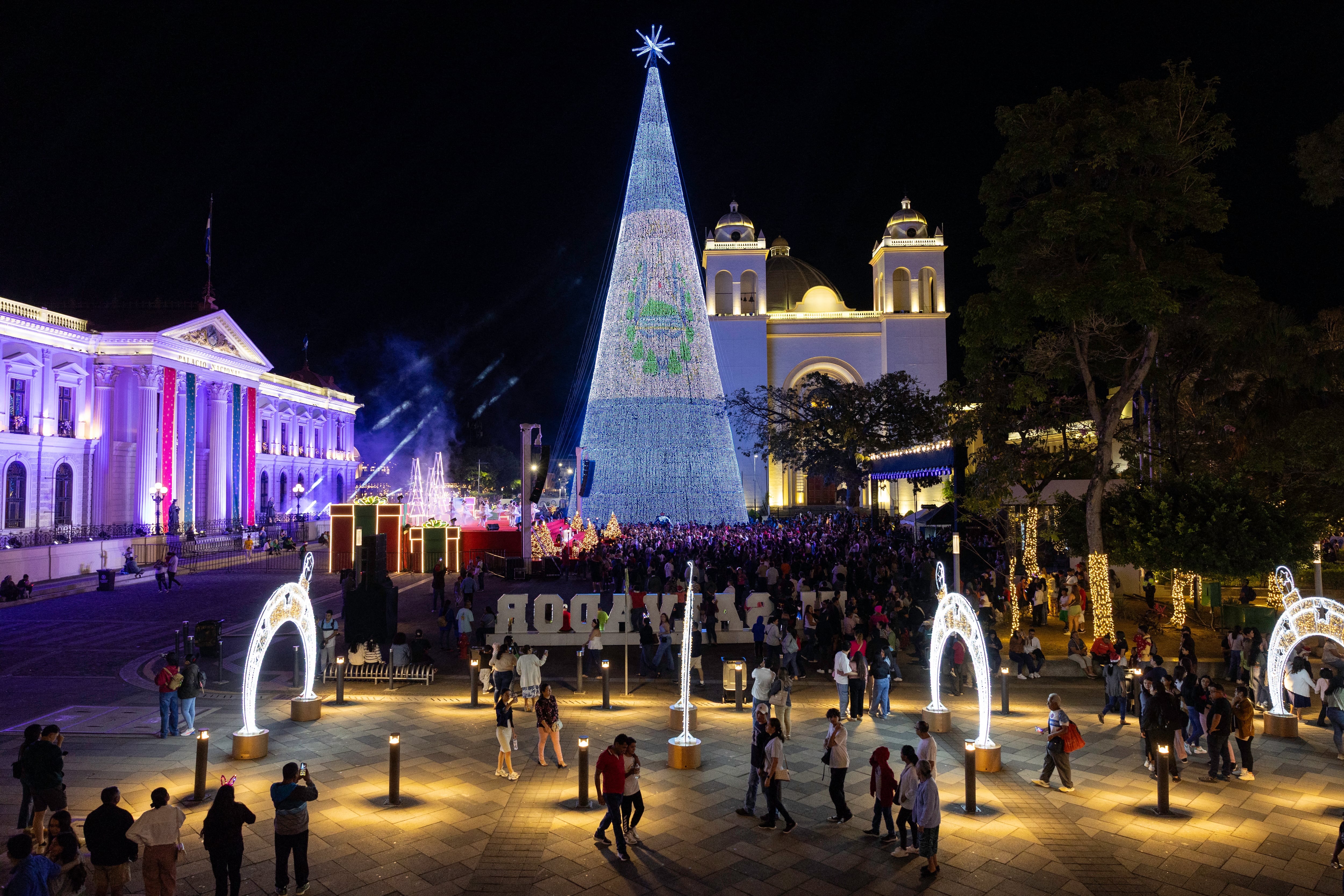 El centro histórico de San Salvador en la Navidad del 2025.