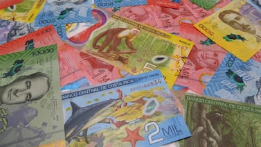 ¿Cuánto le deben las personas y las empresas a los bancos, financieras o cooperativas en Costa Rica? Presentamos los datos