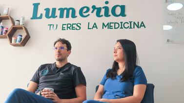 La conoció buscando un empaque, se casaron y fundaron Lumeria para dar servicios de fisioterapia y alimentos saludables
