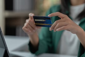 Tarjetas de crédito: este hábito podría costarle hasta un 25% más en intereses, vea cómo evitarlo