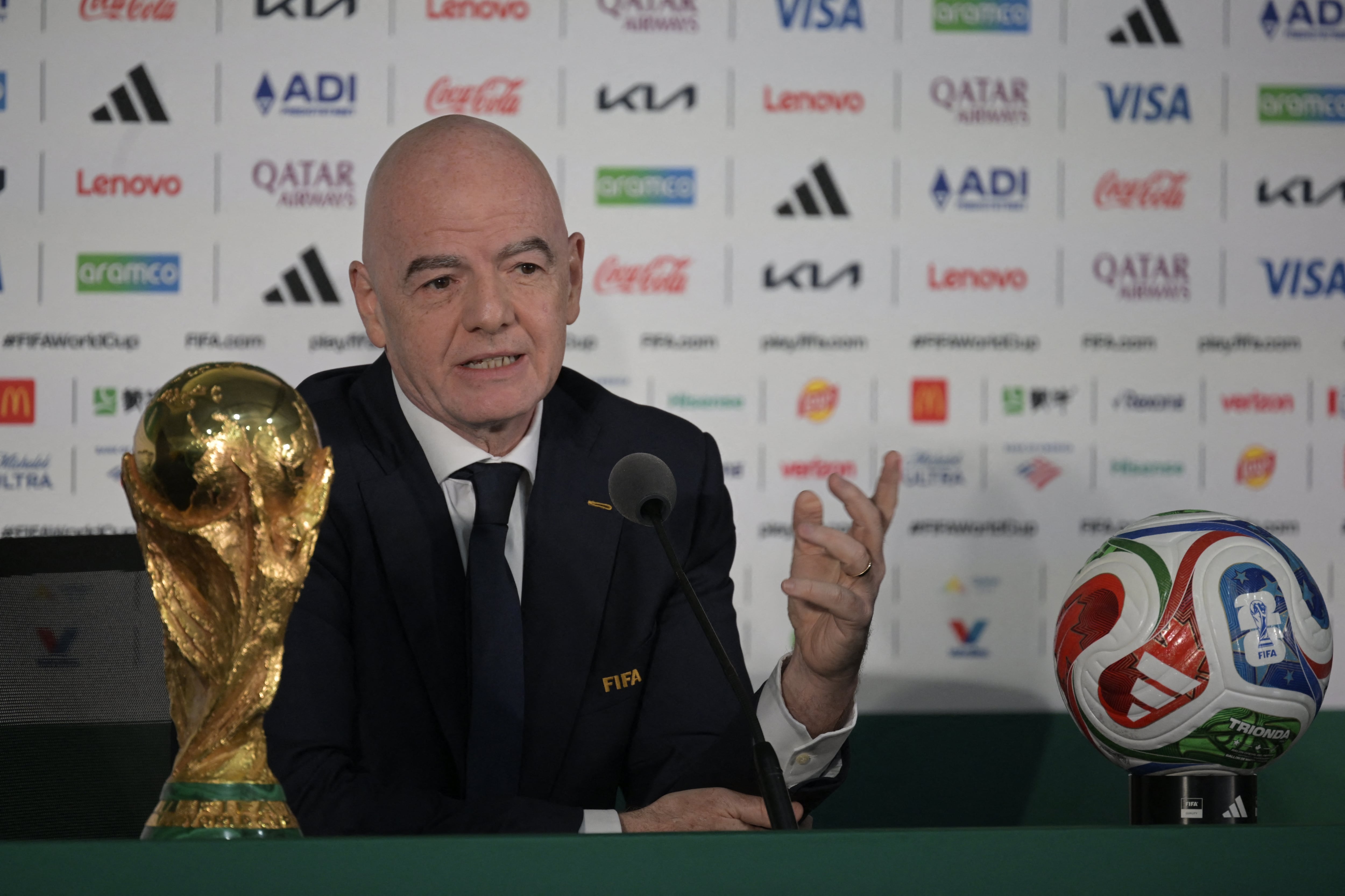 El presidente de la FIFA, Gianni Infantino, ofrece una rueda de prensa en la víspera del partido inaugural del Mundial de Fútbol de 2026 en el estadio de la Ciudad de México.