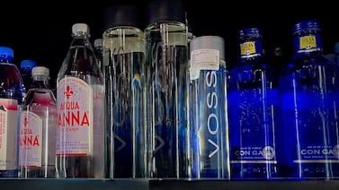 Agua embotellada en Costa Rica: Importaciones se disparan y la hidratación se vuelve un símbolo de estatus