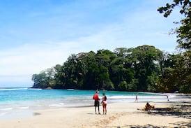 Costa Rica recorta la caída interanual de turismo tras un noviembre positivo