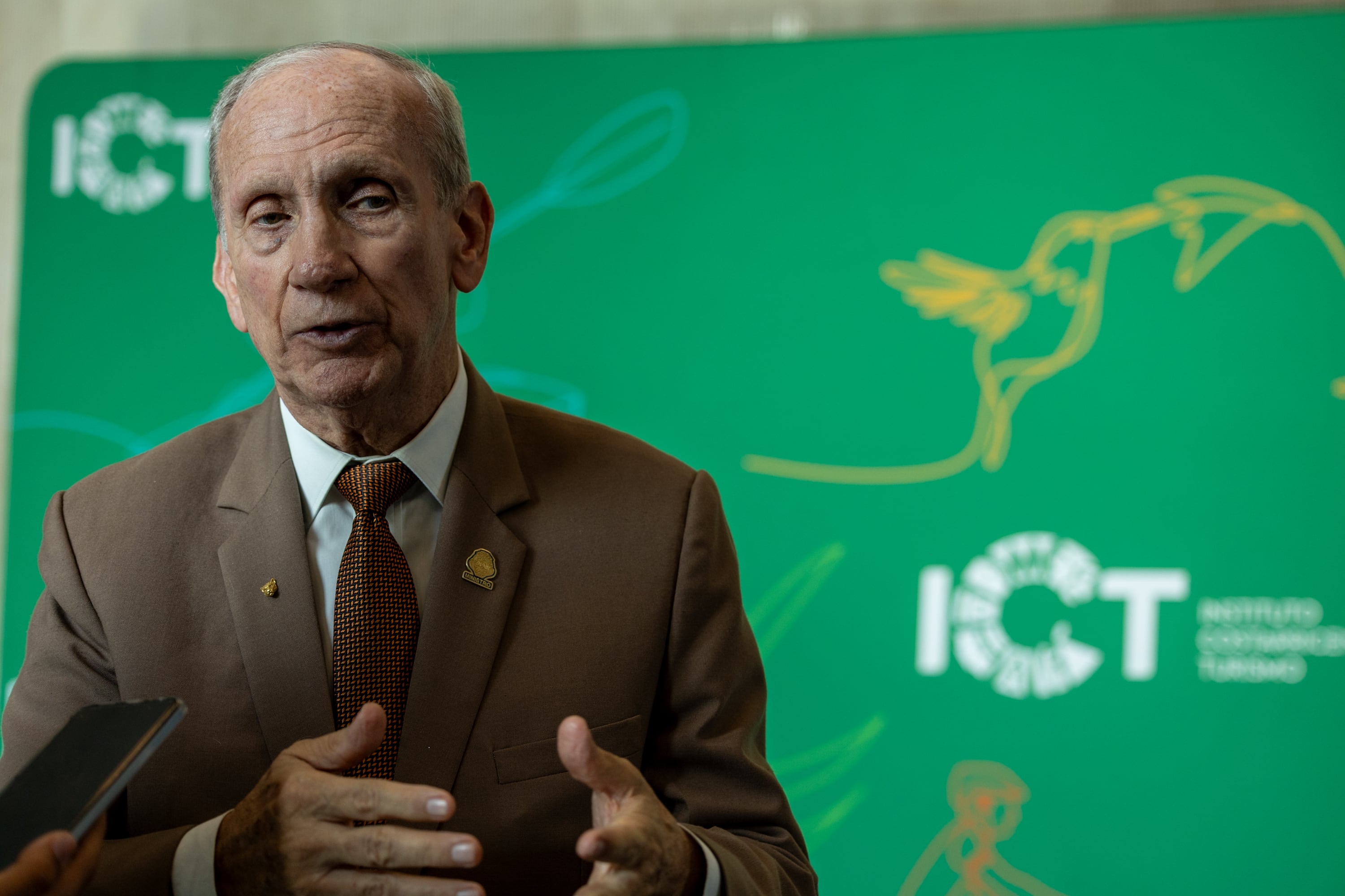 29/05/2025, San José, Hotel Hilton, presentación del informe del cuatrimestre por parte del ICT, donde muestra cómo está el turismo en el país. En la fotografía William Rodríguez ministro de turismo.