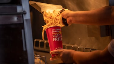¿Quién maneja la comida rápida en Costa Rica? Varios restaurantes pertenecen a un mismo operador