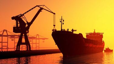 Amenazas de rebeldes obligan a la petrolera Shell a dejar de transitar por el Mar Rojo