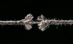 Repunte socioeconómico de Costa Rica oculta fragilidades estructurales y amenazas democráticas