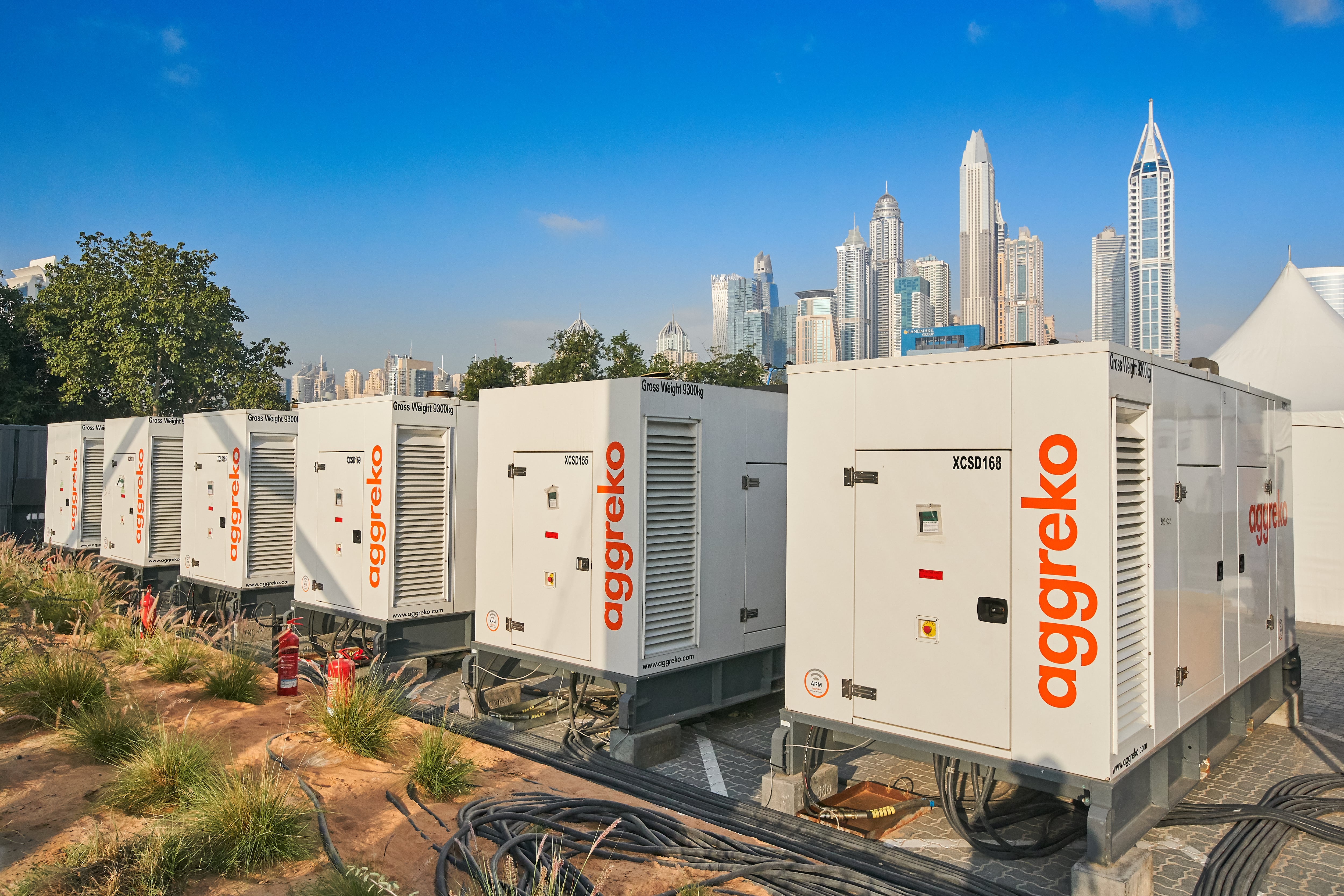 Infraestructura de planta eléctrica, páneles solares.