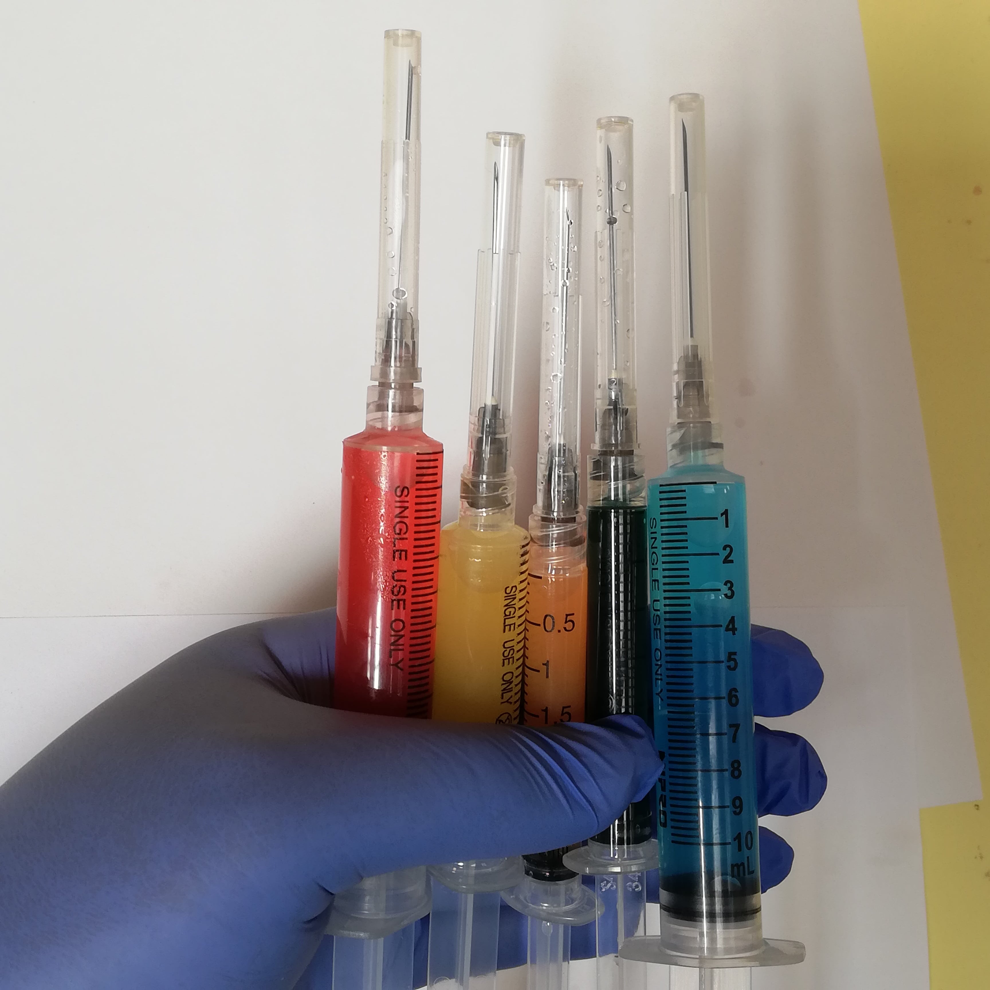Costa Rica tiró a la basura 9.626 dosis de la vacuna contra el covid-19 porque, de acuerdo a las recomendaciones de Pfizer y Biontech, se estaba usando una aguja muy gruesa.