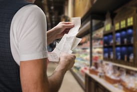 Inflación interanual fue negativa en abril, llegó a -1,64 % y sigue lejos de la meta