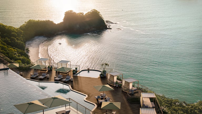 Una noche en este hotel puede superar los $5.000: le contamos cómo es hospedarse en el exclusivo Nekajui, a Ritz-Carlton Reserve