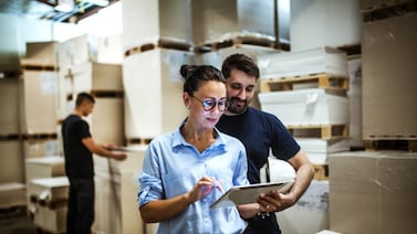 ¿Cuántas horas trabajan las personas independientes (y en comparación a las asalariadas) por semana?