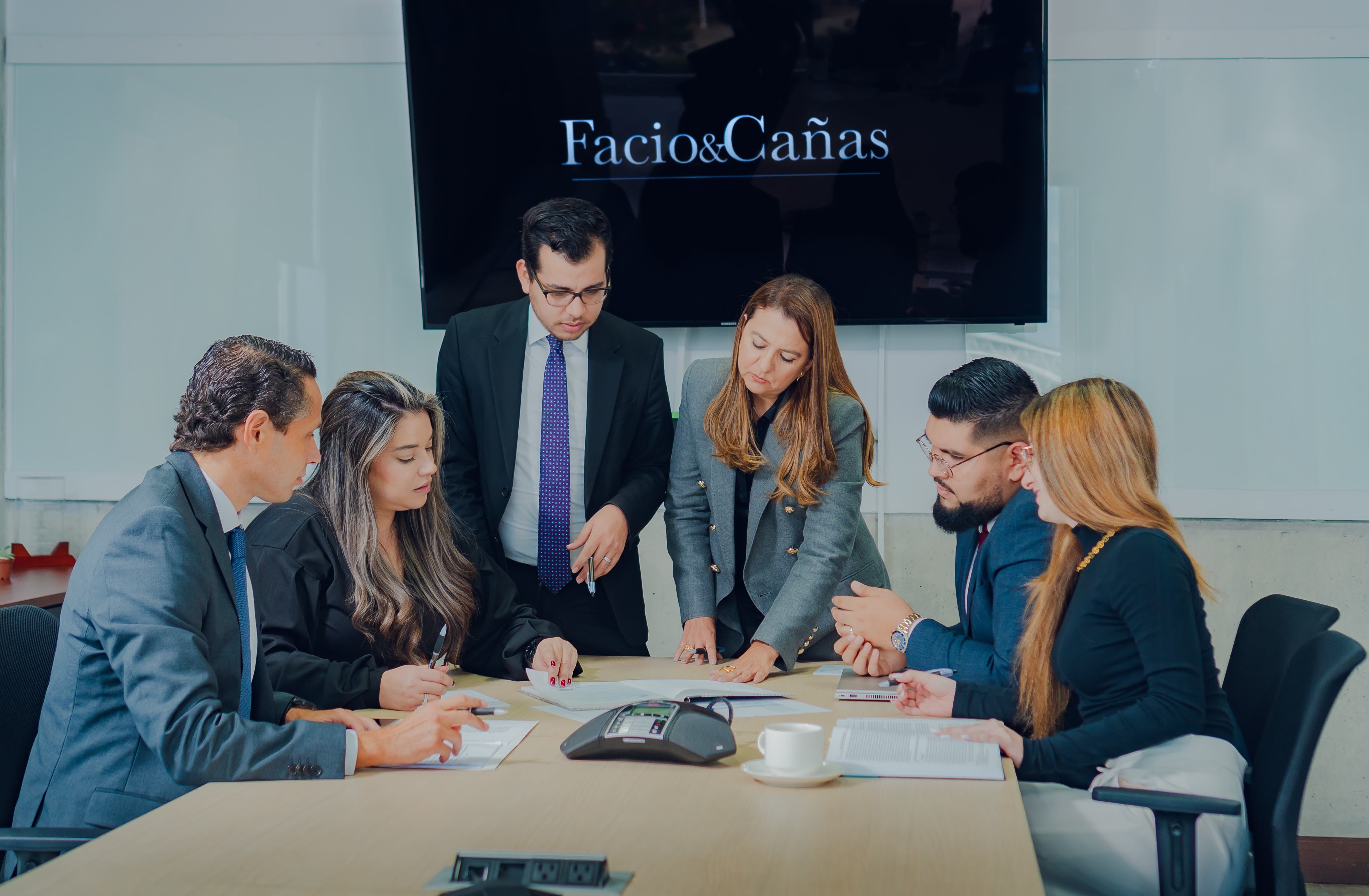 Facio y Cañas