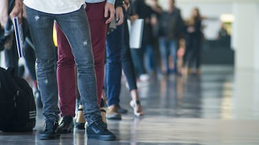 Desempleo en Costa Rica: bajan las cifras, pero se enciende una alarma por la contracción de la fuerza laboral