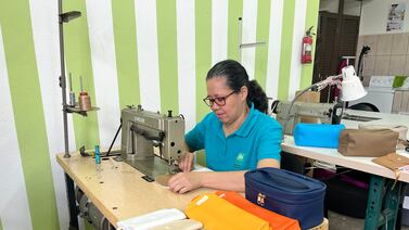 Transformarte es la iniciativa que impulsa negocios de mujeres y produce artículos de vinilo que vende hasta en Pequeño Mundo