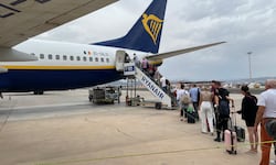 Aerolíneas de bajo costo recortan oferta de vuelos ante escalada en precios del combustible