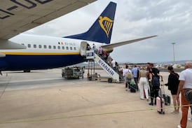 Aerolíneas de bajo costo recortan oferta de vuelos ante escalada en precios del combustible