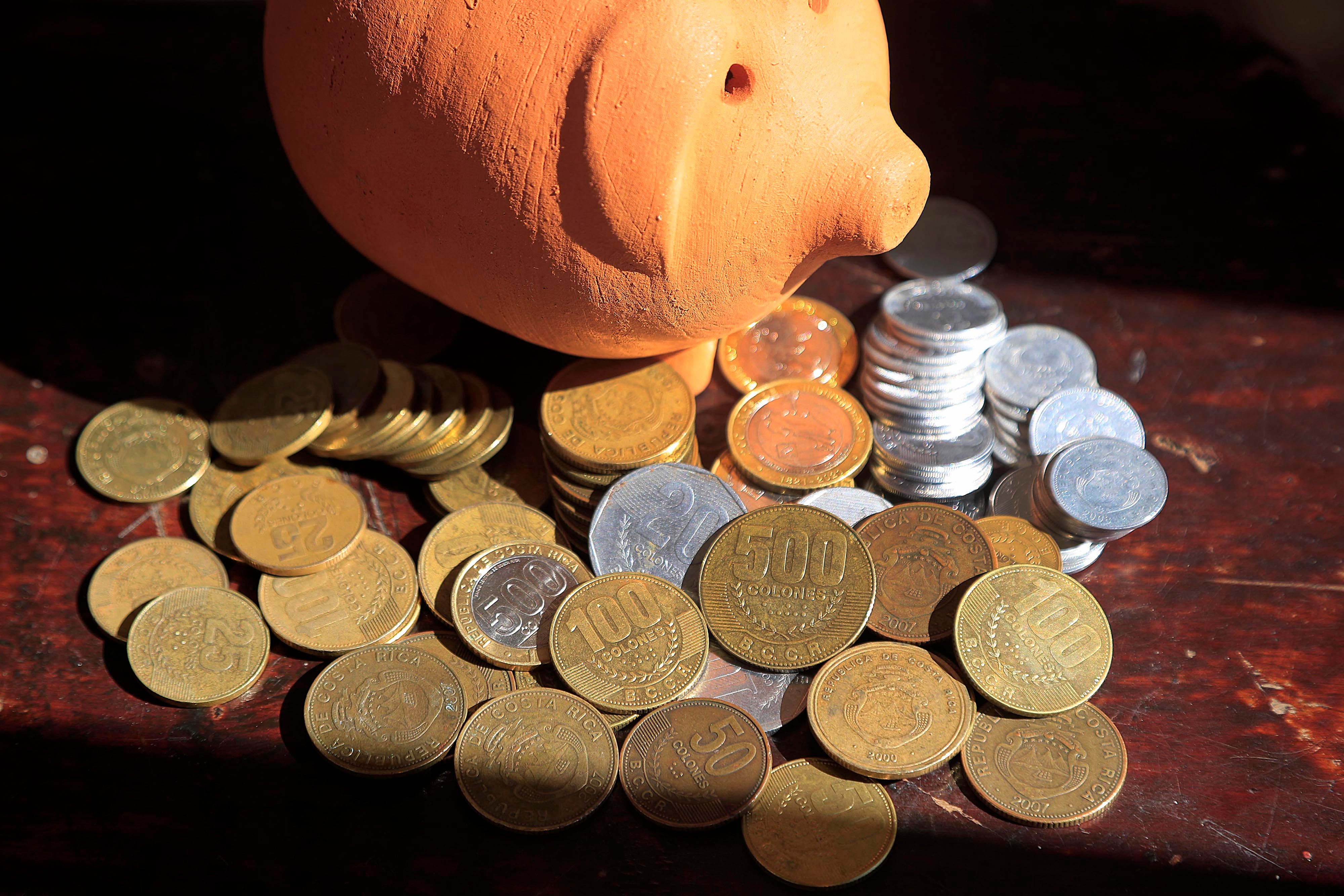 02/01/2024     Fotografías conceptuales para temas: Dinero; Ahorro; Pensión; Pensiones; Plan de retiro; Fondos del ROP; Presupuestos; Operadoras de pensiones; Retiro; Fondos de pensión; Inversión; Monedas; Alcancía; Negocios; Dinero en efectivo; IVM; Colones; Plata; Hacienda; Jubilación; Capital; Finanzas; Gasto; Economía y finanzas; Riqueza. Foto: Rafael Pacheco Granados